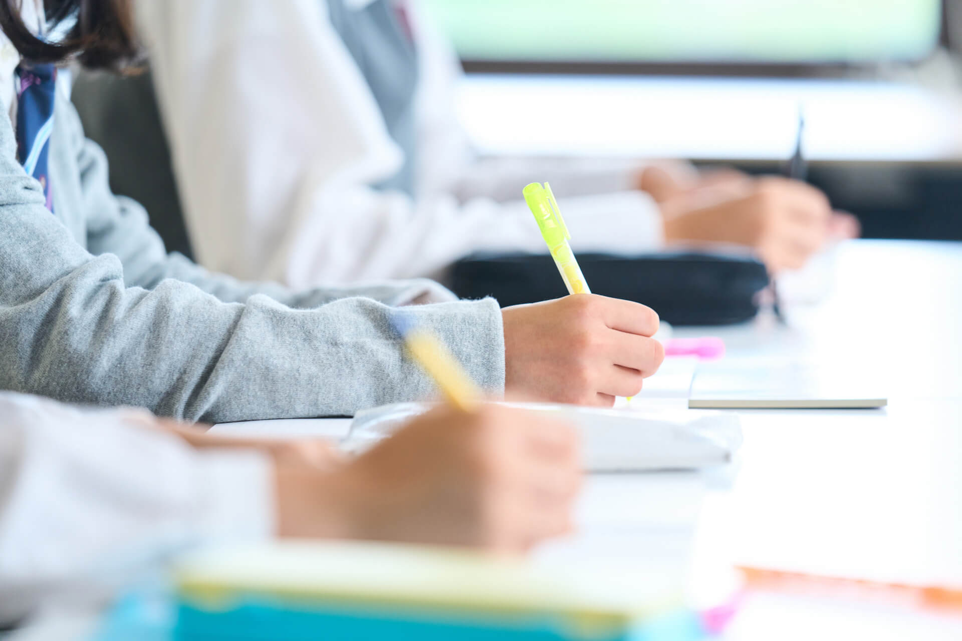 授業を受ける生徒